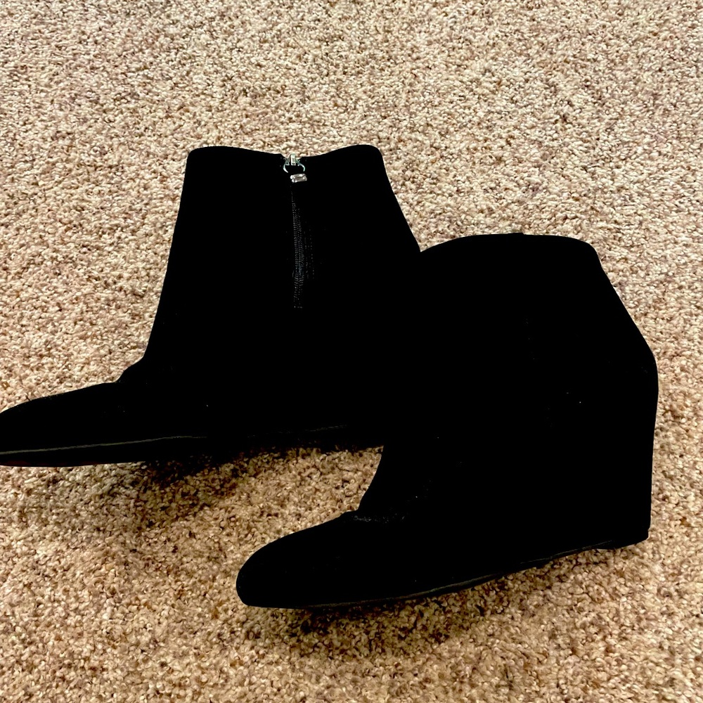 Via Spiga Black suede wedge booties in 8.5